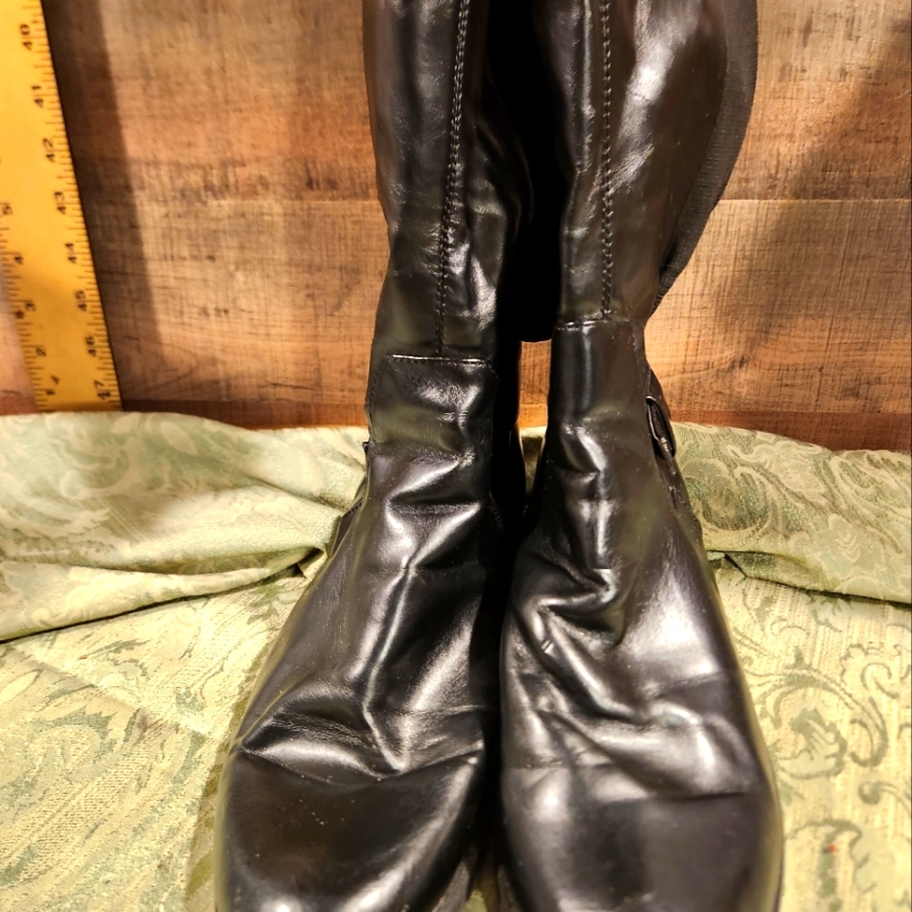 Womens boots size 10